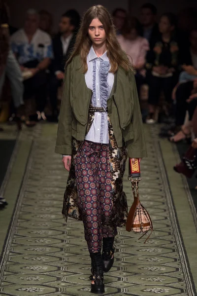Look 32